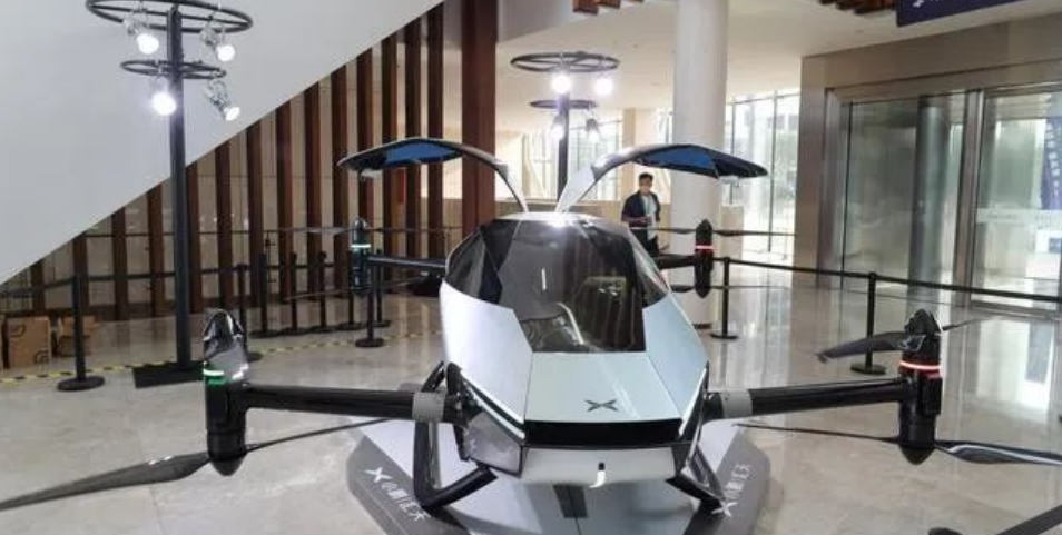 小鹏汇天旗下的旅航者X2的飞行汽车中国品牌博览会展出