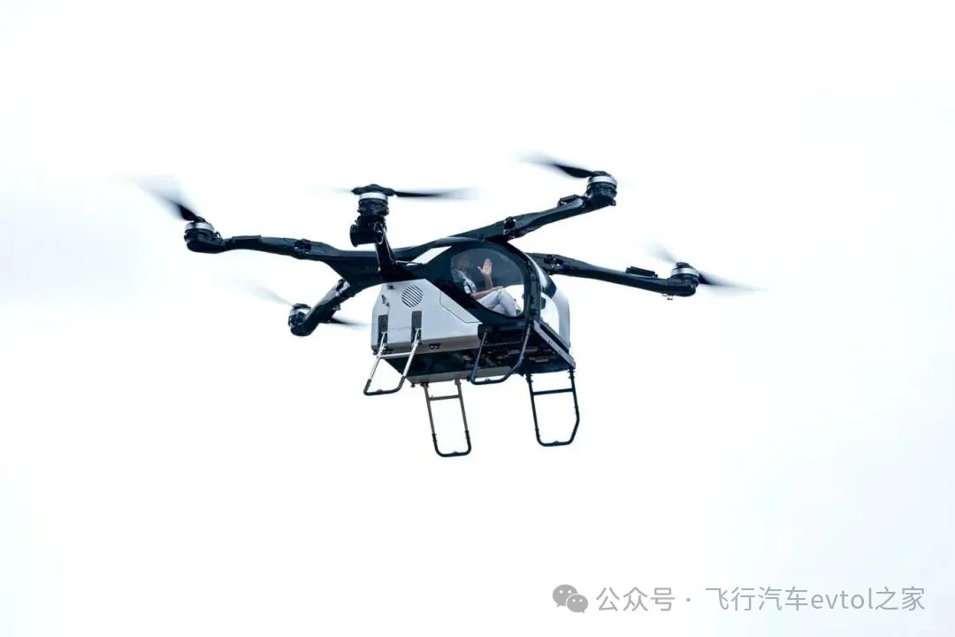 小鹏汇天与敦煌市人民政府签署的战略合作，采购200台分体式飞行汽车;陆地航母;用于低空旅游项目